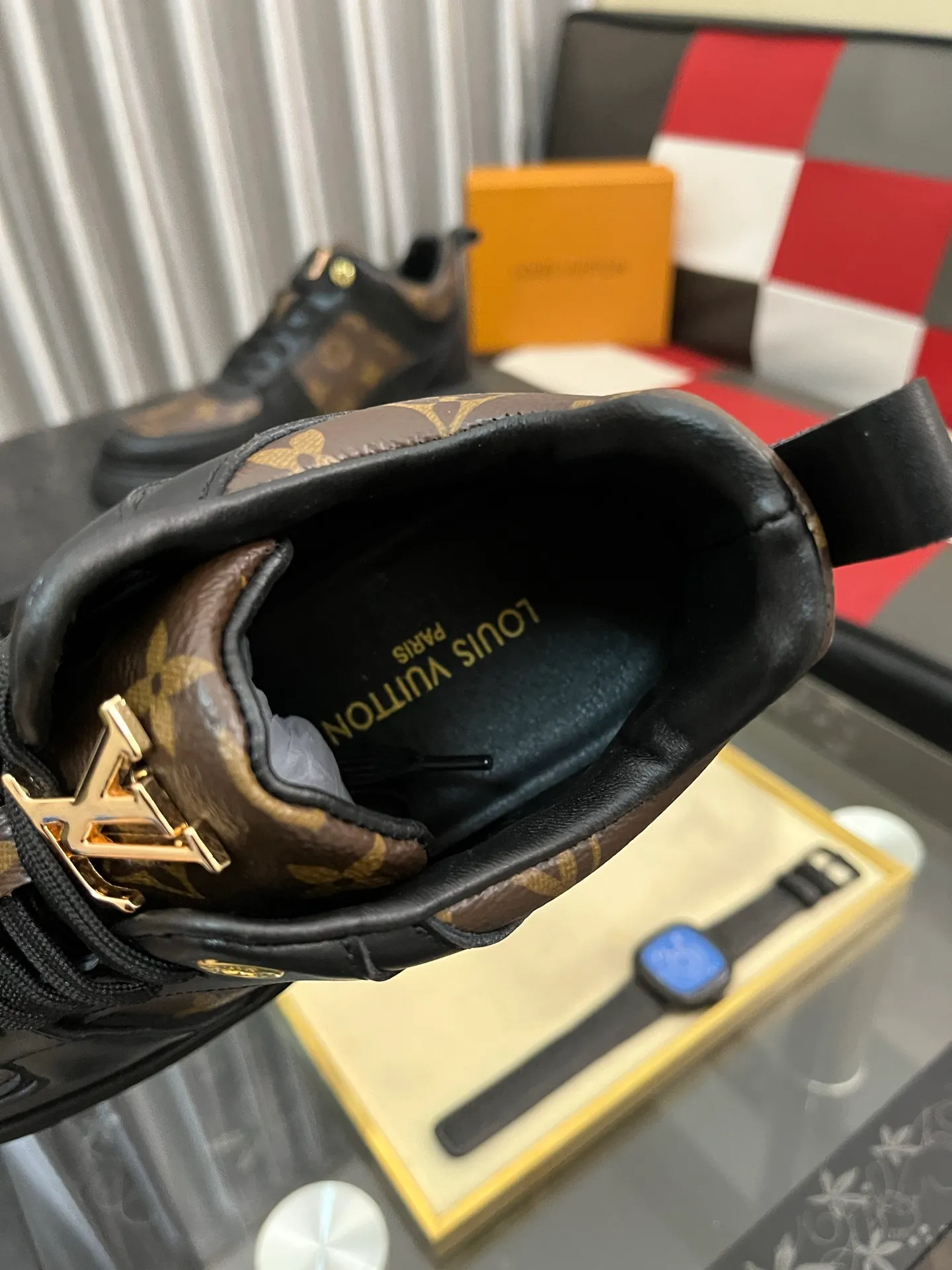Men's shoes 💰458⌚️⌚️《Louis vuitton/LV Louis Vuitton》original quality.~ Unique modern style sneakers. 🏃A must-have casual shoe for trendy men😍😍 Original brand imported from Italy, imported original leather, cowhide lining (refuses to discolor and grind feet) sole: original sole provided by the original factory, French lazy style design ⚠️Fit to the feet, original quality, super comfortable original sole. Code number: 38-442️⃣Colors available